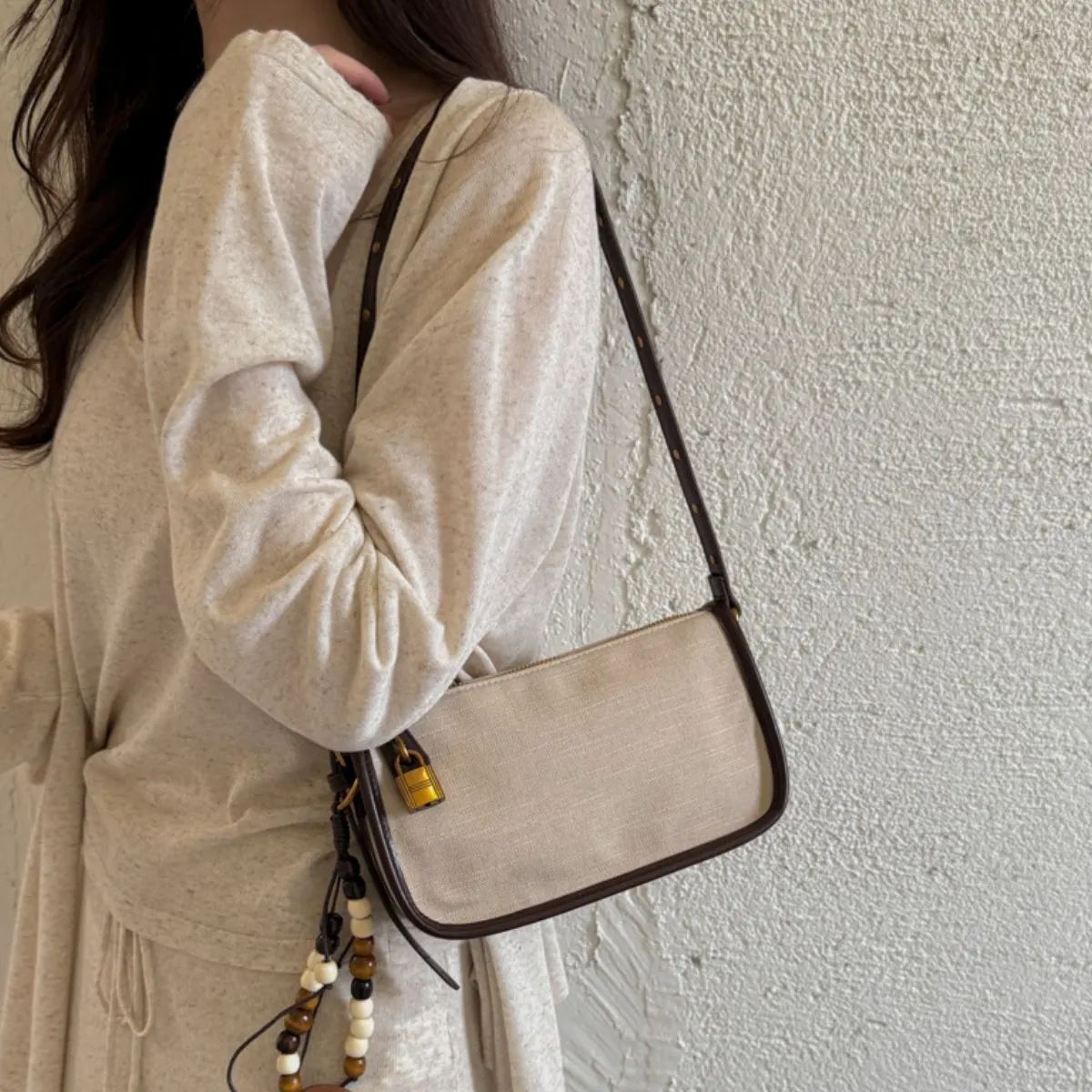 Vintage Lock Detail Shoulder Bag